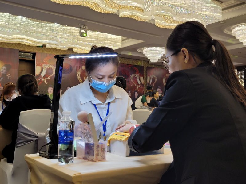 Hàng trăm thí sinh tham gia Hội thi giao lưu tay nghề chuyên ngành làm đẹp