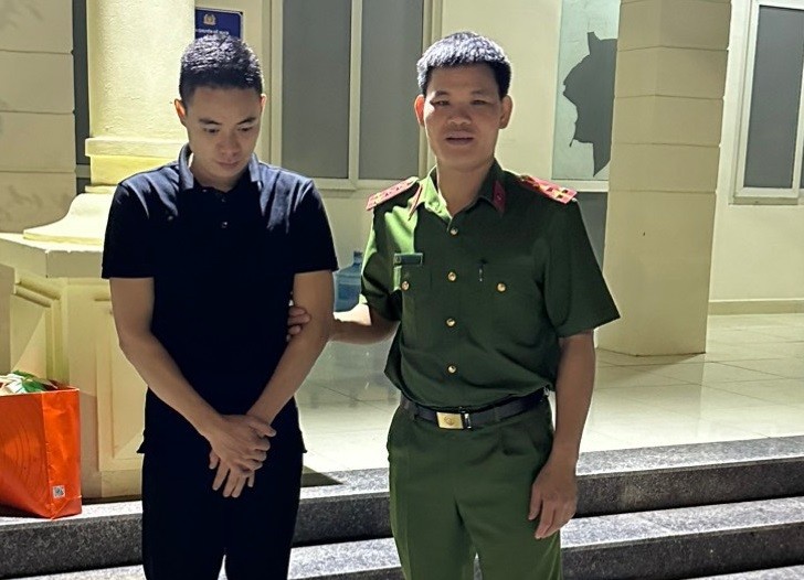 Đỗ Quốc Huy, chủ tiệm cầm đồ Nhất T&iacute;n bị c&ocirc;ng an bắt giữ v&igrave; h&agrave;nh vi cho vay nặng l&atilde;i