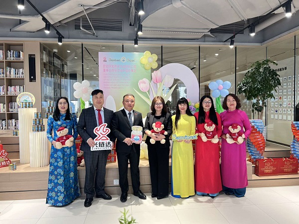 Đoàn công tác Sanvinest đến tham dự buổi chào mừng ra mắt sản phẩm Yến sào Sanvinest Khánh Hoà tại Trung Quốc