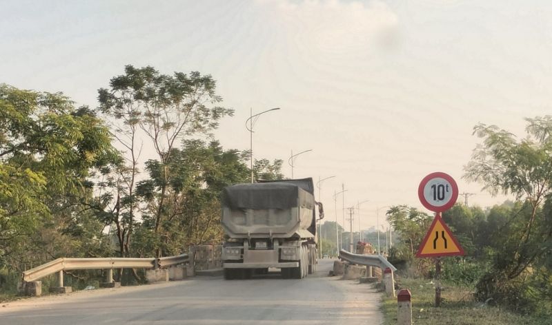 Bình Xuyên- Vĩnh Phúc: Nhức mắt những đoàn xe phá nát cầu Bòn