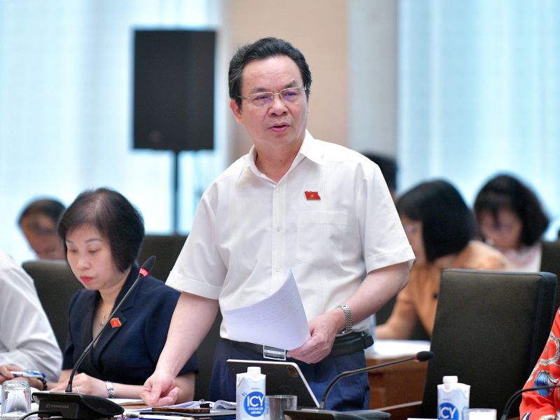 Đại biểu Hoàng Văn Cường (Hà Nội) cho rằng, Thủ đô là đô thị đặc biệt nên cần cho thêm tiêu chuẩn người tham gia HĐND phải cao hơn