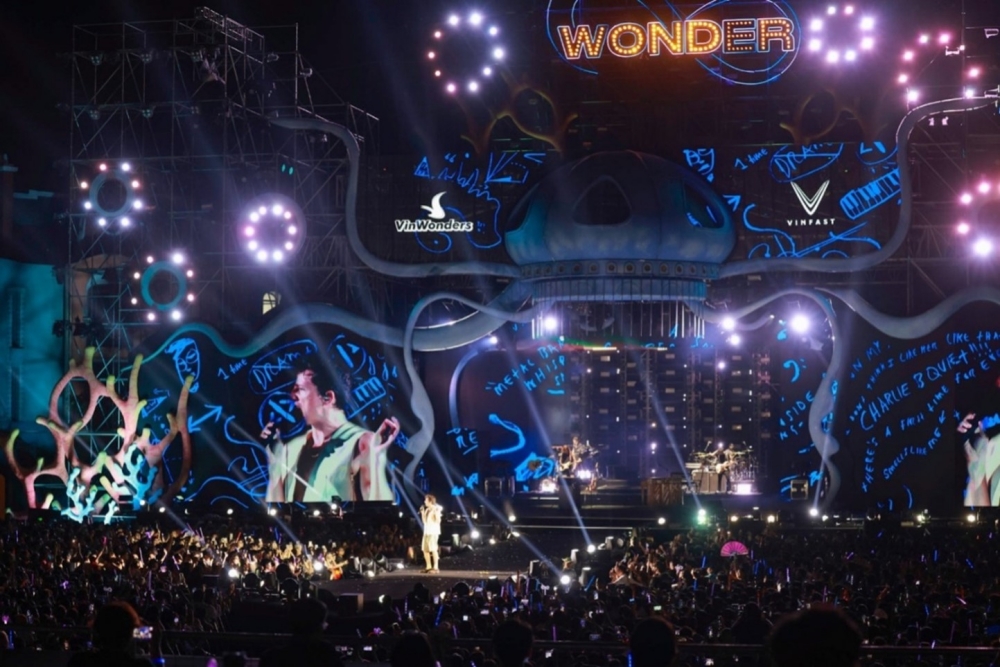 Charlie Puth biểu diễn tại 8Wonder ở Nha Trang, Khánh Hòa hồi tháng 7/2023.