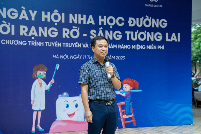 Thạc sĩ Phạm Minh Phương- Phó Hiệu trưởng Trường THPT Chuyên Sư phạm phát biểu tại Ngày hội Nha khoa học đường