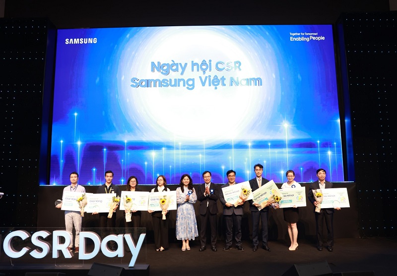Phần trao giải thưởng CSR cho các pháp nhân, đối tác của Samsung tại Việt Nam