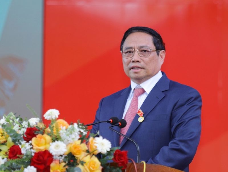 Thủ tướng Chính phủ Phạm Minh Chính phát biểu chung vui với các thế hệ học sinh và thầy cô giáo Trường THPT Cẩm Thủy 1.