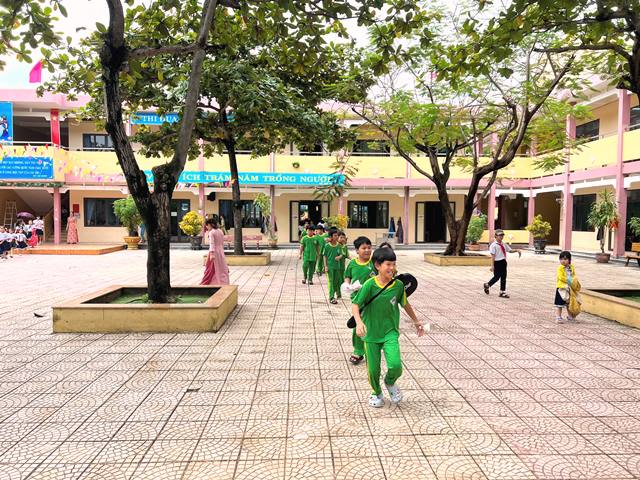 Đ&acirc;y l&agrave; lần thứ tư học sinh tại Thành ph&ocirc;́ Đ&agrave; Nẵng phải nghỉ học do mưa lũ, trong v&ograve;ng chưa đầy một th&aacute;ng