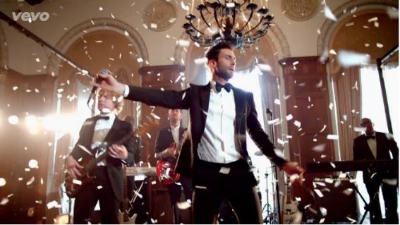 Maroon 5 “đột kích” đám cưới trong MV “Sugar”. Ảnh: Cắt từ video
