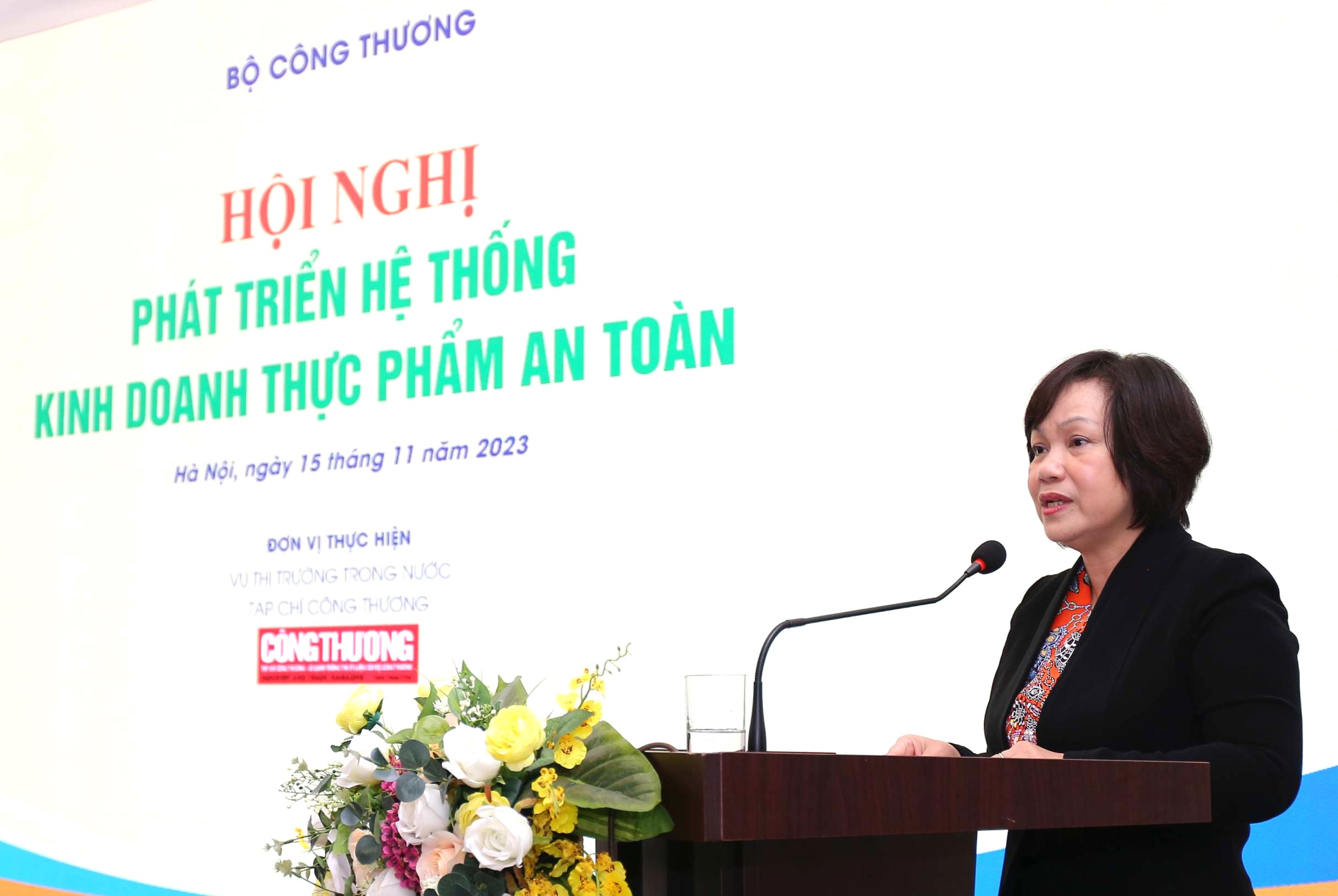 Bà Lê Việt Nga - Phó Vụ trưởng Vụ Thị trường trong nước, Bộ Công Thương phát biểu tại Hội nghị