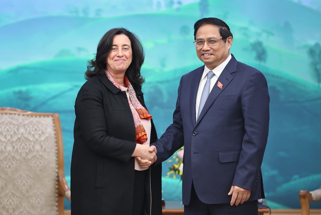 Thủ tướng Phạm Minh Chính tiếp bà Manuela Ferro, Phó Chủ tịch phụ trách khu vực Đông Á-Thái Bình Dương của Nhóm Ngân hàng Thế giới - Ảnh: VGP/Nhật Bắc