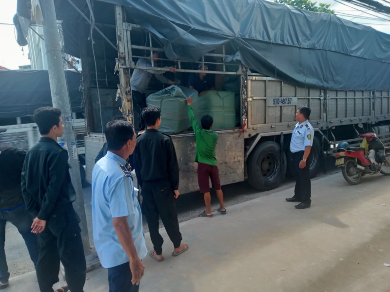 An Giang phát hiện, tạm giữ hàng ngàn đơn vị sản phẩm giả mạo nhãn hiệu, hàng hoá không rõ nguồn gốc, nhập lậu