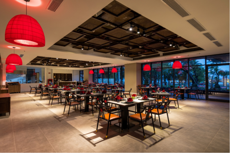 Nhà hàng được thiết kế theo phong cách cổ điển, mang nét đẹp truyền thống Á Đông.