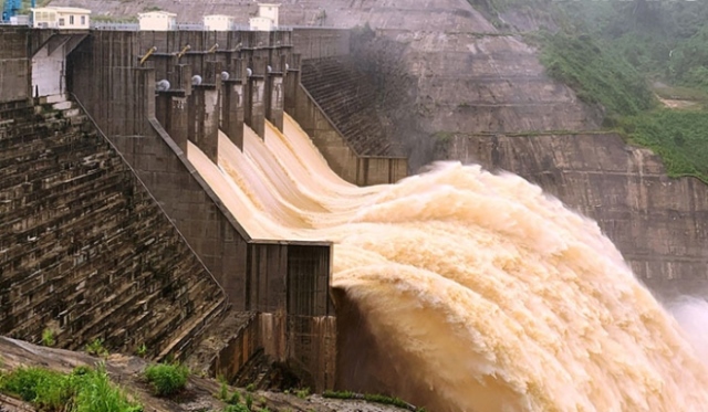 Thủy điện Sông Bung 4: Vận hành đảm bảo mực nước hồ không lớn hơn cao trình mực nước 216,5m vào lúc 2h30 ngày 14/11.