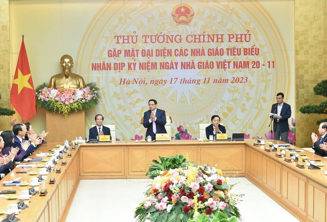 Đây là năm thứ 3 liên tiếp Thủ tướng gặp mặt các nhà giáo, nhân Ngày Nhà giáo Việt Nam - ẢNh: VGP/Quang Thương