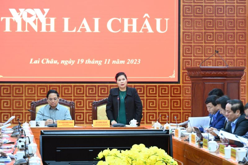 Bí thư Tỉnh ủy Lai Châu Giàng Páo Mỷ báo cáo tại buổi làm việc với Thủ tướng