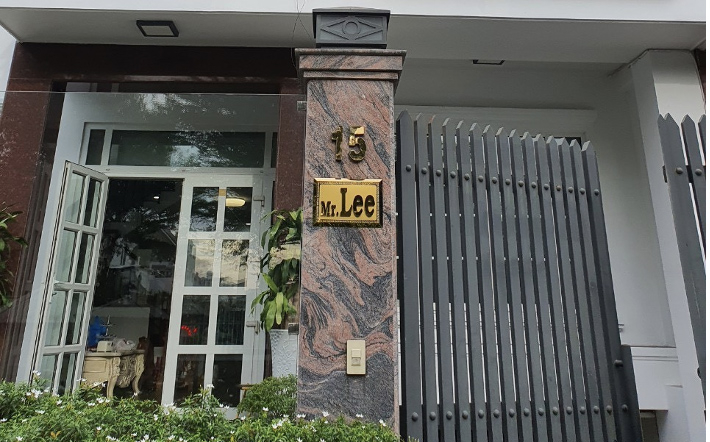 Căn nhà treo biển hiệu “Mr Lee” được sử dụng để hành nghề khám bệnh, chữa bệnh trái phép