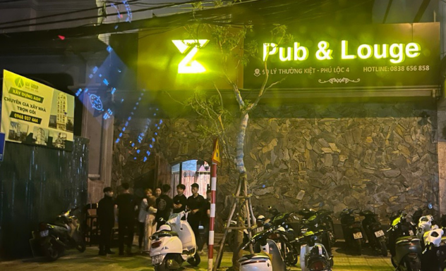 Quán Pub & Louge, địa chỉ tại 99 Lý Thường Kiệt, phường Hoàng Văn Thụ, thành phố Lạng Sơn bị lực lượng chức năng kiểm tra