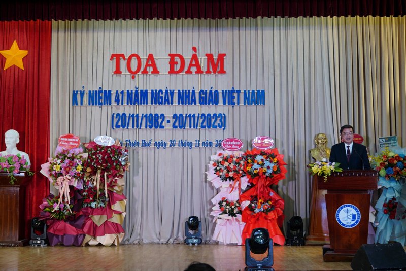 GS,TS Hiệu trưởng Nguyễn Vũ Quốc Huy tại buổi tọa đàm