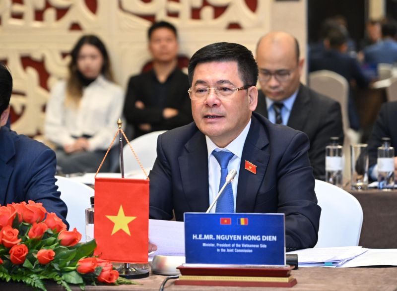 Bộ trưởng Nguyễn Hồng Diên