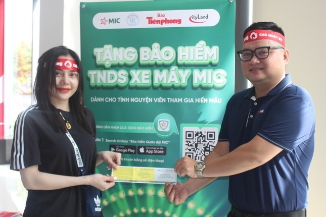 Mỗi người tham gia hiến máu được tặng thêm 01 thẻ bảo hiểm xe máy đến từ Công ty Bảo hiểm MIC Bắc Sài Gòn thuộc Tổng Công ty cổ phần Bảo hiểm Quân đội (MIC)