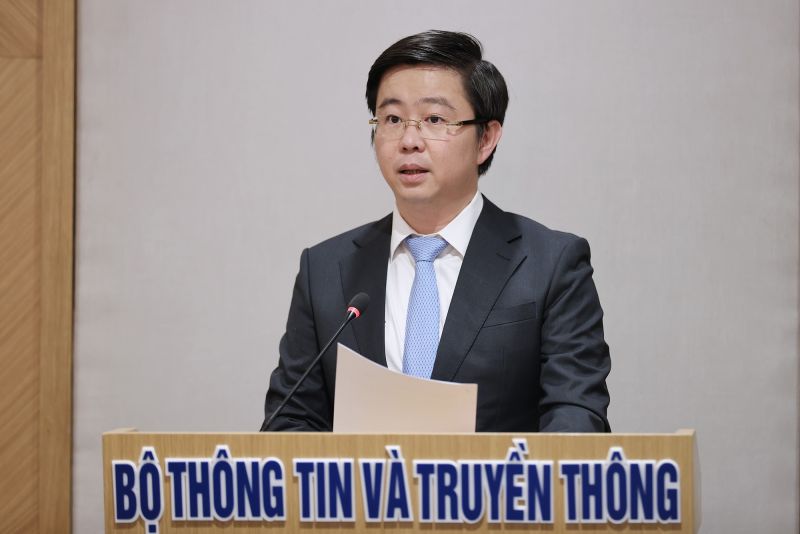 Thứ trưởng Bộ TT&TT Bùi Hoàng Phương phát biểu