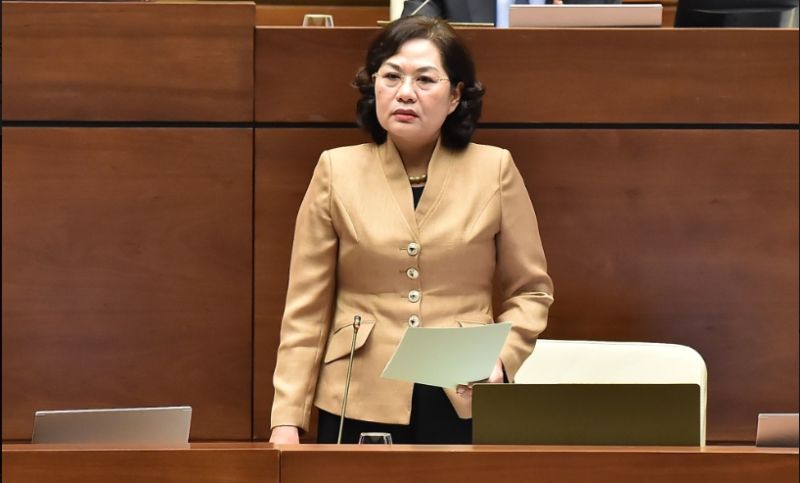Thống đốc Ngân hàng Nhà nước Việt Nam Nguyễn Thị Hồng trả lời các ý kiến của đại biểu Quốc hội tại hội trường ngày 23/11. Ảnh quochoi.vn.