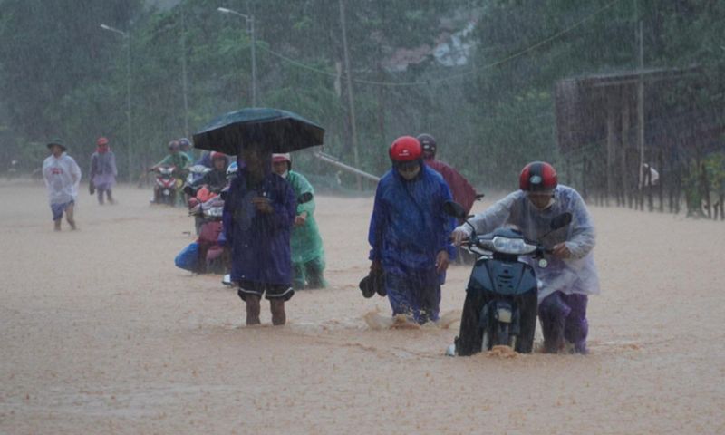 Mưa lớn miền Trung cường độ mạnh nhất tập trung thời điểm nào?
