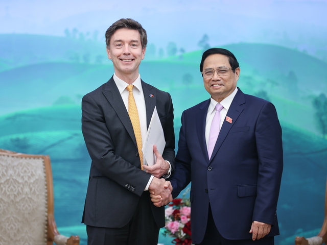 Thủ tướng Phạm Minh Chính tiếp ông Julien Guerrier, Đại sứ, Trưởng Phái đoàn Liên minh châu Âu (EU) tại Việt Nam - Ảnh: VGP/Nhật Bắc