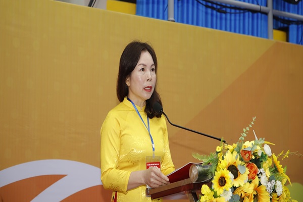Đồng chí Dương Bích Nguyệt, Giám đốc Sở Giáo dục và Đào tạo tỉnh, Phó Trưởng Ban Thường trực Hội khỏe Phù Đổng tỉnh Lào Cai lần thứ IX, năm 2023 phát biểu