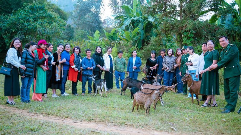 Hiệp hội Nữ doanh nhân Việt Nam đồng hành cùng phụ nữ biên cương Lào Cai