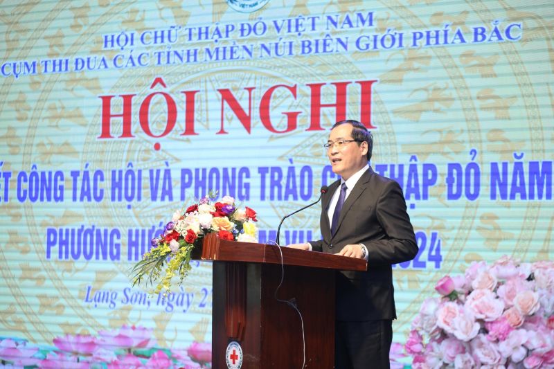 Phó Chủ tịch Thường trực UBND tỉnh Lạng Sơn Dương Xuân Huyên phát biểu tại hội nghị