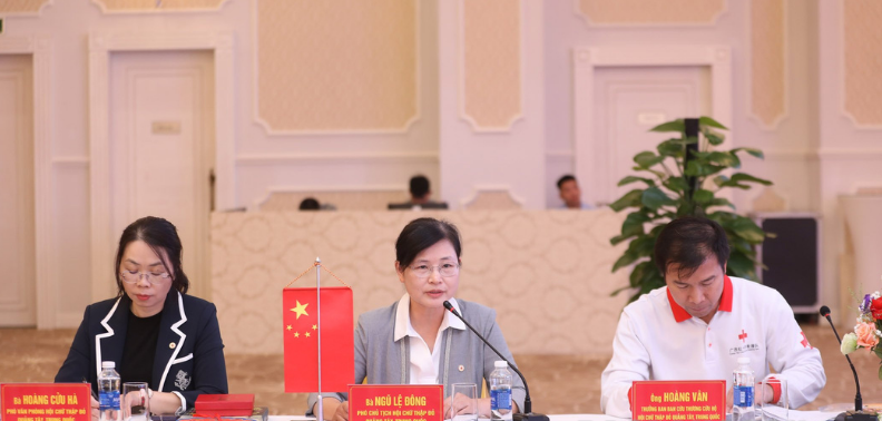 Lãnh đạo Hội Chữ thập đỏ Khu tự trị dân tộc Choang Quảng Tây (Trung Quốc) phát biểu tại chương trình hội đàm