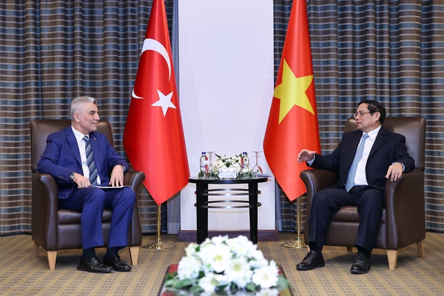 Thủ tướng Chính phủ đánh giá cao vai trò và những đóng góp của Bộ Thương mại Thổ Nhĩ Kỳ trong việc phát triển kinh tế Thổ Nhĩ Kỳ cũng như thúc đẩy hợp tác kinh tế Việt Nam - Thổ Nhĩ Kỳ - Ảnh: VGP/Nhật Bắc