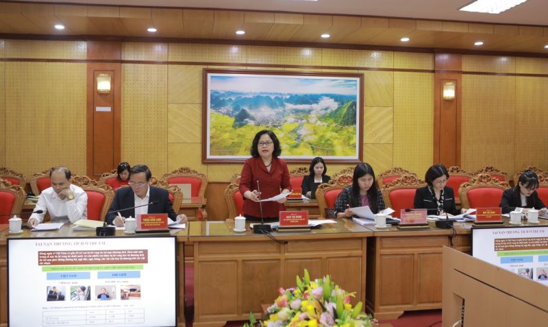 Thứ trưởng Bộ Giáo dục và Đào tạo Ngô Thị Minh phát biểu kết luận tại buổi làm việc