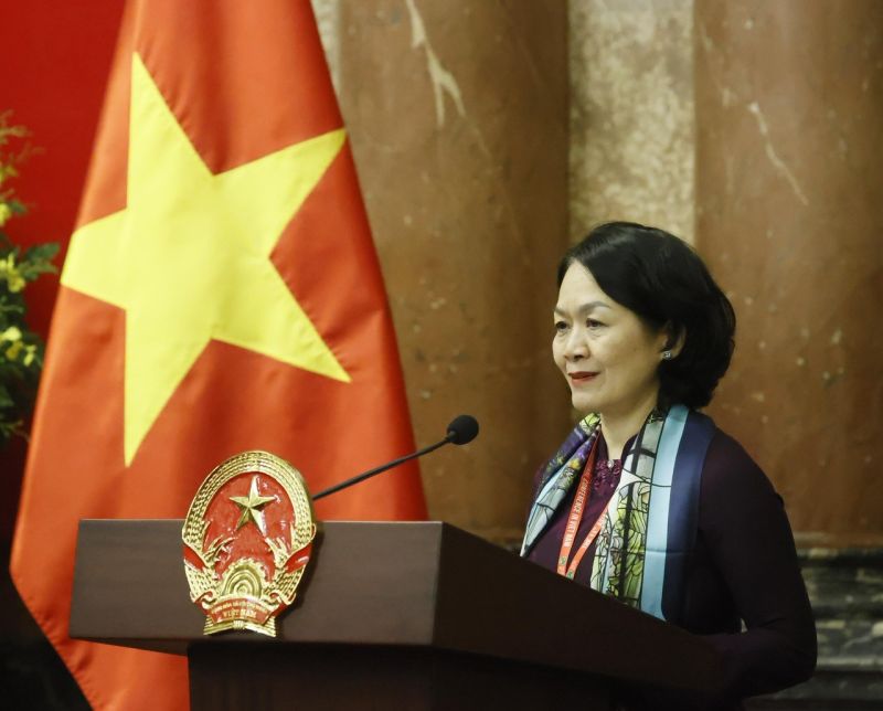 Bà Bùi Thị Hoà - Chủ tịch Hội Chữ thập đỏ Việt Nam phát biểu trong buổi gặp mặt Đoàn đại biểu quốc tế tham dự Hội nghị AP-11 tại Phủ Chủ tịch.