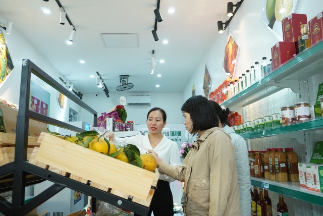 Cửa hàng bày bán các sản phẩm đặc trưng của địa phương Yên Thành.