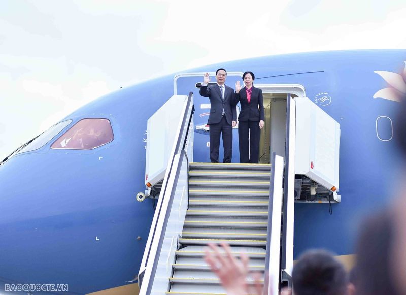 Chiều 30/11, Chủ tịch nước Võ Văn Thưởng và Phu nhân rời Fukuoka, kết thúc tốt đẹp chuyến thăm chính thức Nhật Bản. (Ảnh: Nguyễn Hồng)