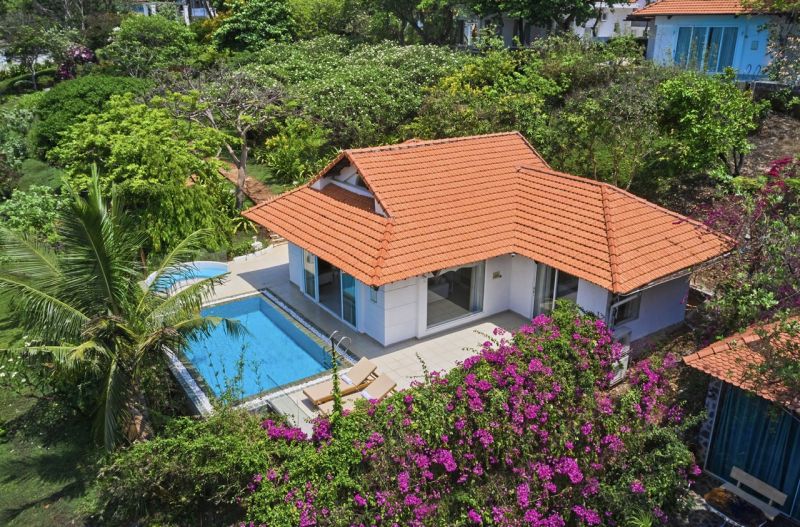 Trải nghiệm kỳ nghỉ riêng tư với các căn Villa có tầm nhìn hướng vườn, hướng biển tuyệt đẹp.