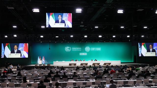 Thủ tướng Phạm Minh Chính phát biểu tại Hội nghị thượng đỉnh Nhóm G77 về Biến đổi khí hậu nhân dịp Hội nghị COP28 - Ảnh: VGP/Nhật Bắc
