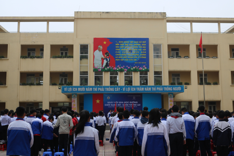 Ngày hội nha khoa học đường: “Cười rạng rỡ-sáng tương lai” diễn ra tại trường THCS Vĩnh Ngọc