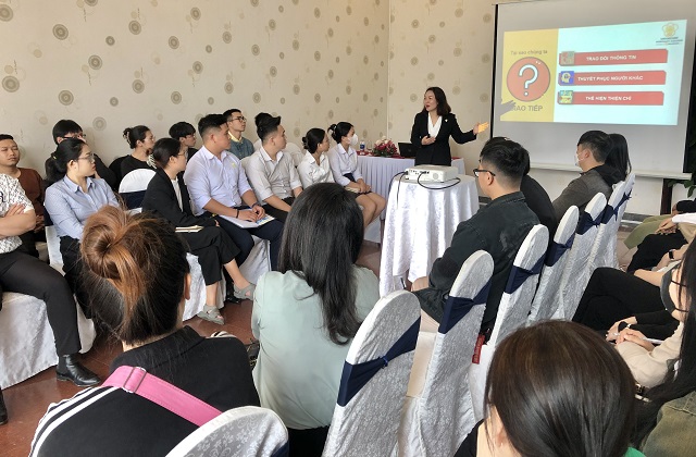 Một góc Lớp bồi dưỡng nghiệp vụ buồng, phòng. Một góc Lớp bồi dưỡng nghiệp vụ buồng, phòng.