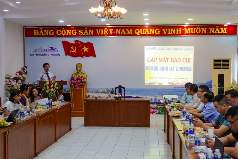 Họp báo bàn tạo điều kiện, hỗ trợ công nhân, người lao động về quê ăn Tết Nguyên đán 2024.