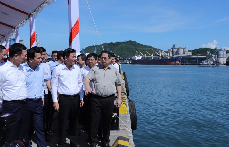 Thủ tướng Chính phủ Phạm Minh Chính đến thăm, kiểm tra quy hoạch, tình hình đầu tư các dự án thuộc Cảng biển Nghi Sơn.