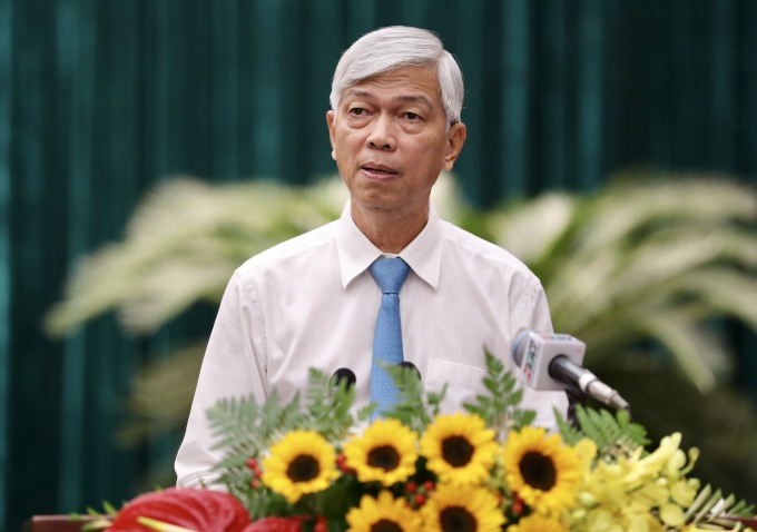 Phó Chủ tịch UBND TP. Hồ Chí Minh Võ Văn Hoan báo cáo tình hình kinh tế - xã hội trên địa bàn trong năm 2023