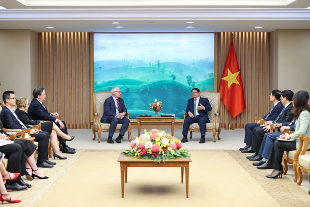 Chủ tịch Hiệp hội Công nghiệp bán dẫn Hoa Kỳ John Neffeur khẳng định, Việt Nam là điểm đến hấp dẫn nhất của các nhà đầu tư Hoa Kỳ trong lĩnh vực bán dẫn và có thể đóng vai trò đối tác chiến lược trong cung cấp nguồn nhân lực - Ảnh: VGP/Nhật Bắc