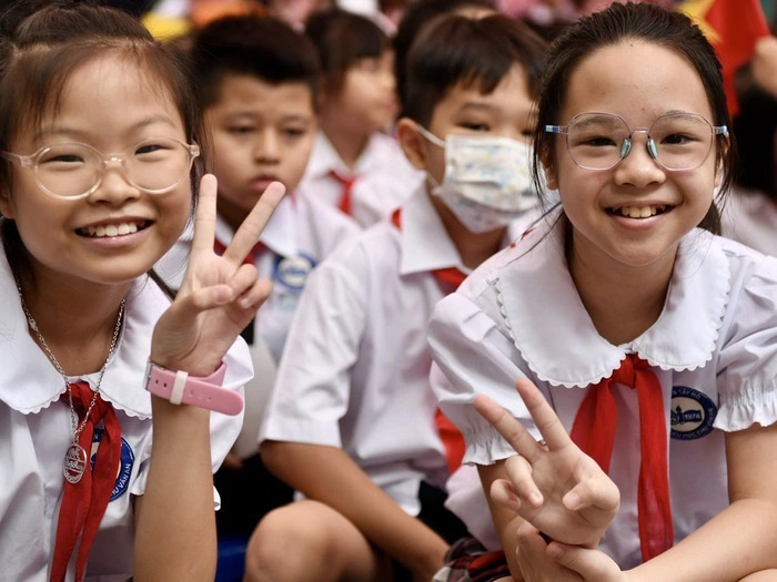 Học sinh thuộc hộ cận nghèo ở Hà Nội sẽ được miễn học phí từ 01/01/2024