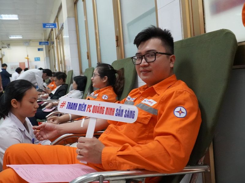 3 Đoàn viên thanh niên PC Quảng Ninh tích cực hưởng ứng Tuần lễ hồng EVN lần thứ IX
