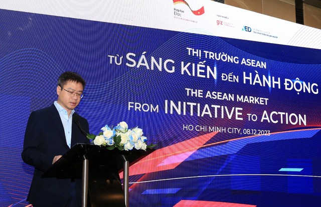 ông Nguyễn Đức Trung, Phó Cục trưởng Cục Phát triển Doanh nghiệp phát biểu tại Hội thảo