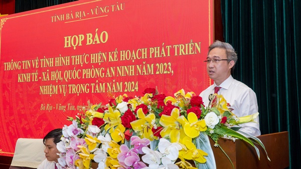 Phó Chủ tịch UBND tỉnh BR-VT Đặng Minh Thông thông tin về KT-XH năm 2023 và chỉ tiêu kế hoạch phát triển KT-XH năm 2024