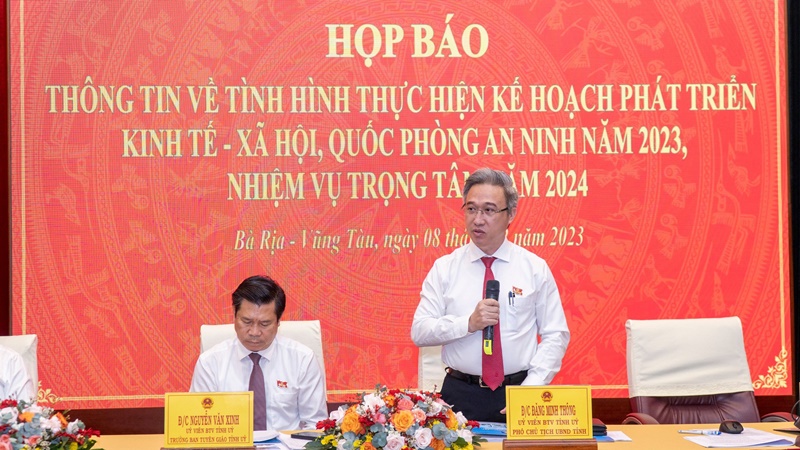 Phó Chủ tịch UBND tỉnh BR-VT Đặng Minh Thông cung cấp thông tin cho báo chí