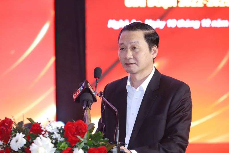 Ông Đỗ Minh Tuấn, Phó Bí thư Tỉnh ủy, Chủ tịch UBND tỉnh Thanh Hóa phát biểu tham luận tại hội nghị.